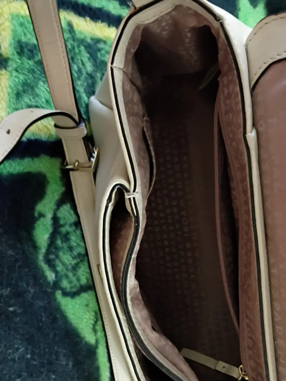 Elegant Cream Top-Handle Satchel with Gold Accents